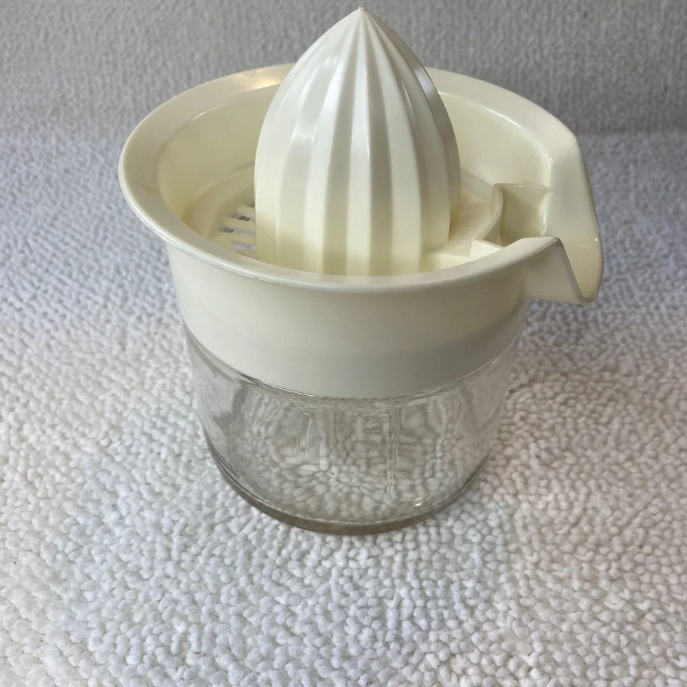 Vintage Manual Citrus Juicer Glass Jar Cream Plastic‎ Reamer Strainer Pour Spout